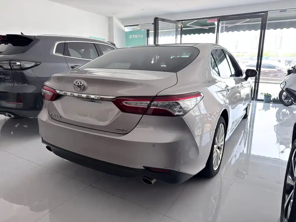 Toyota Camry 2020 — фото 15