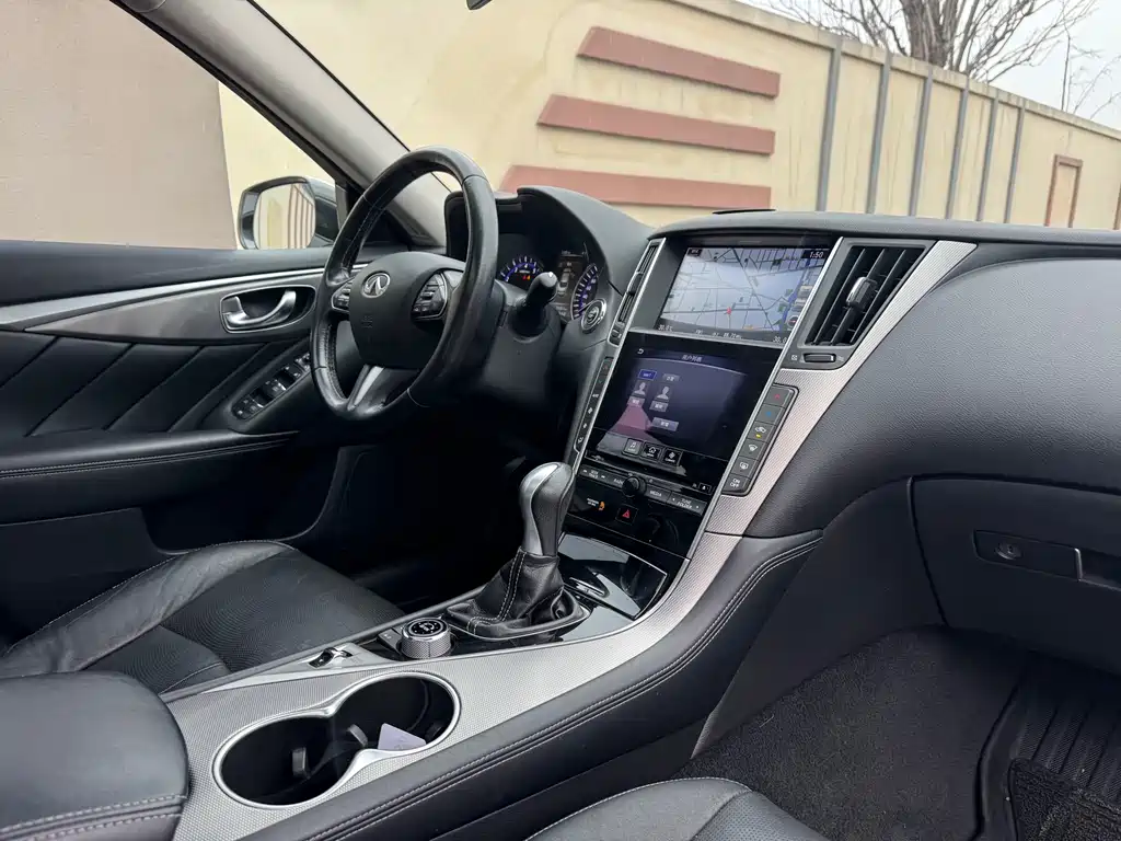 Infiniti Q50L 2015 — фото 20