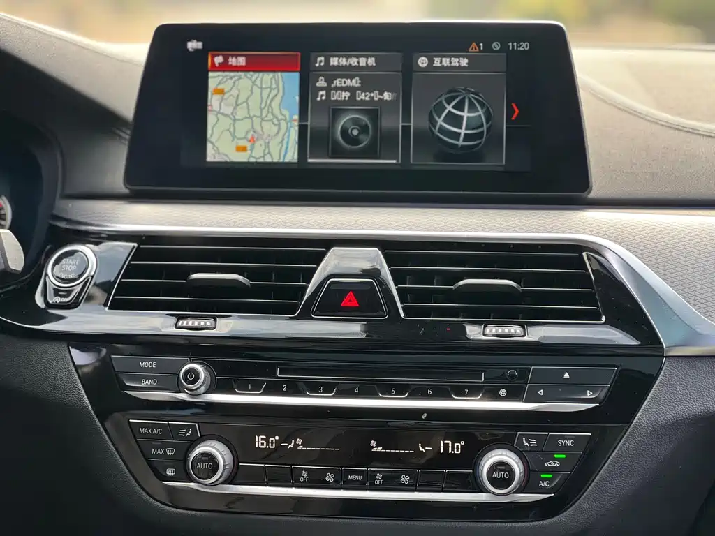 BMW 5 Series 2018 — фото 13