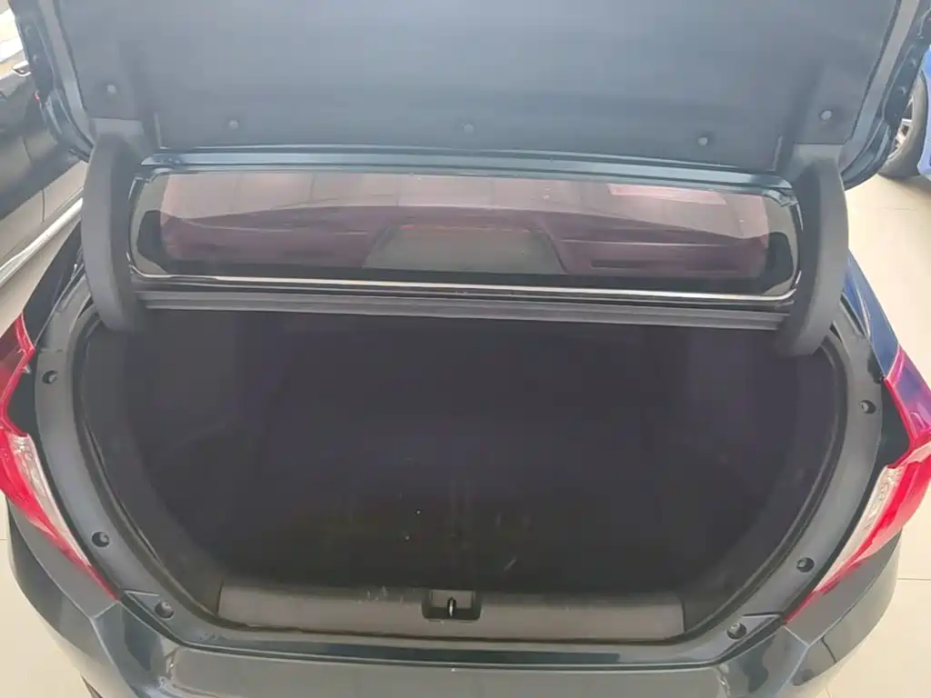 Honda Civic 2018 — фото 19