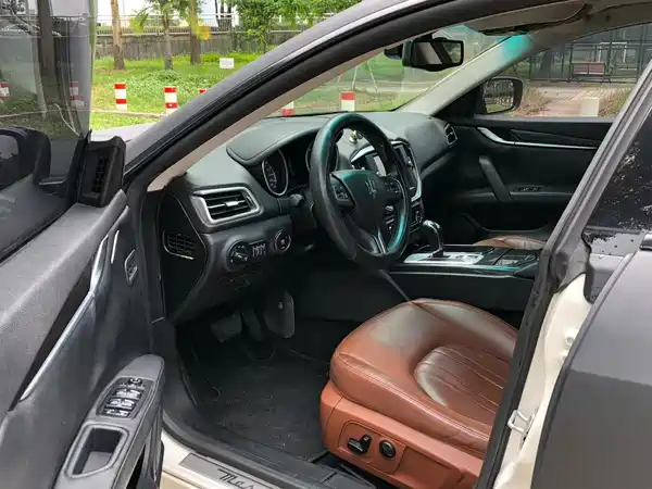 Maserati Ghibli 2015