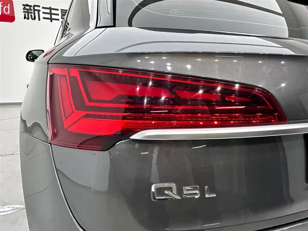 Audi Q5L 2022 — фото 28