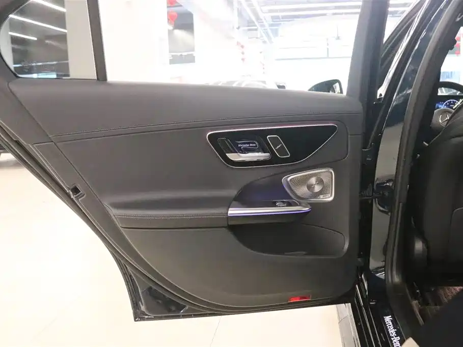 Mercedes-Benz C-Class 2023 — фото 16