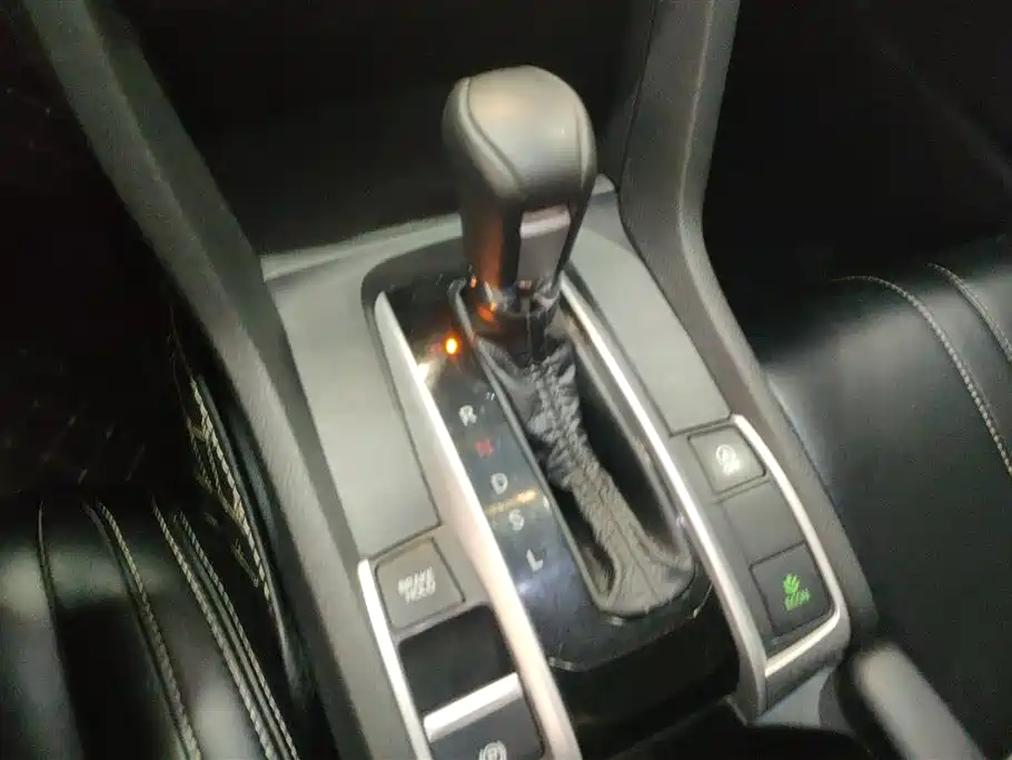 Honda Civic 2019 — фото 16