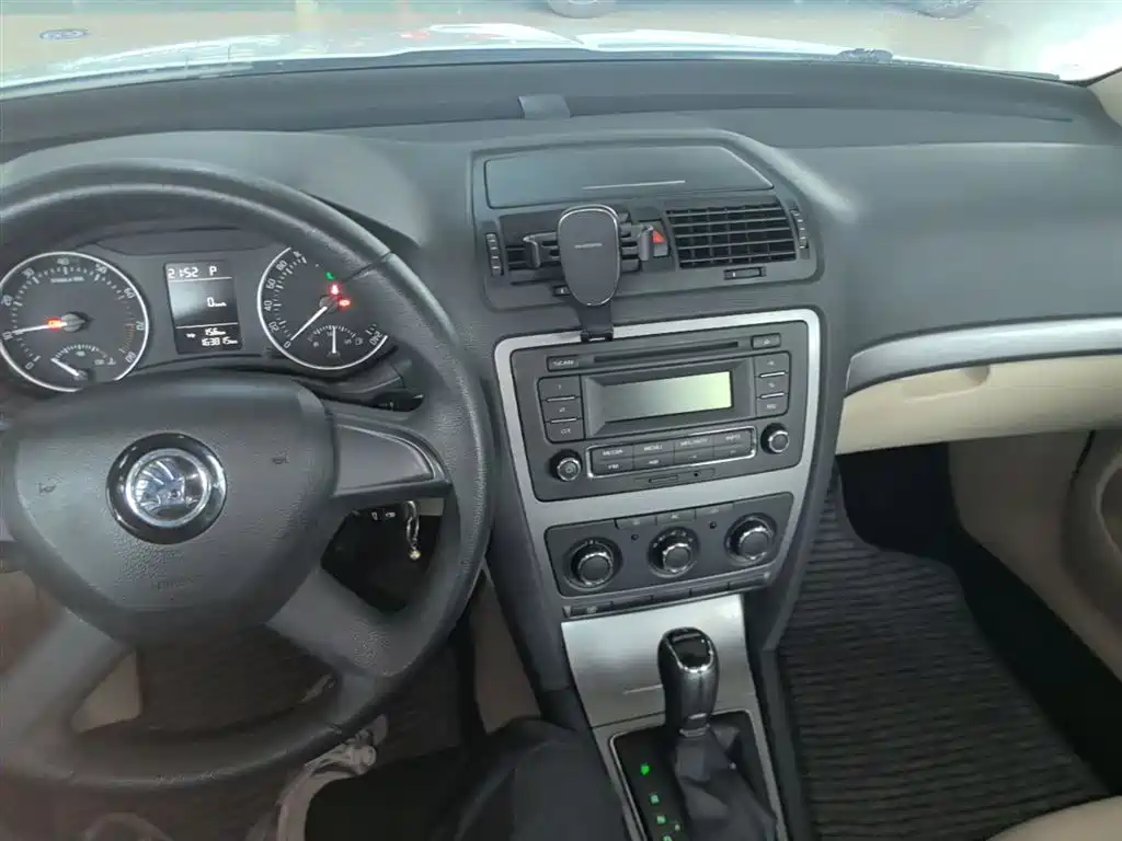 Skoda Octavia 2014 — фото 10