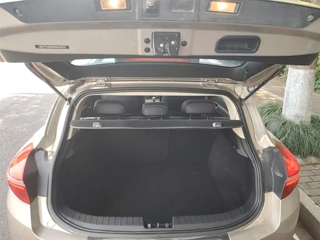 Geely Emgrand GS 2017 — фото 19