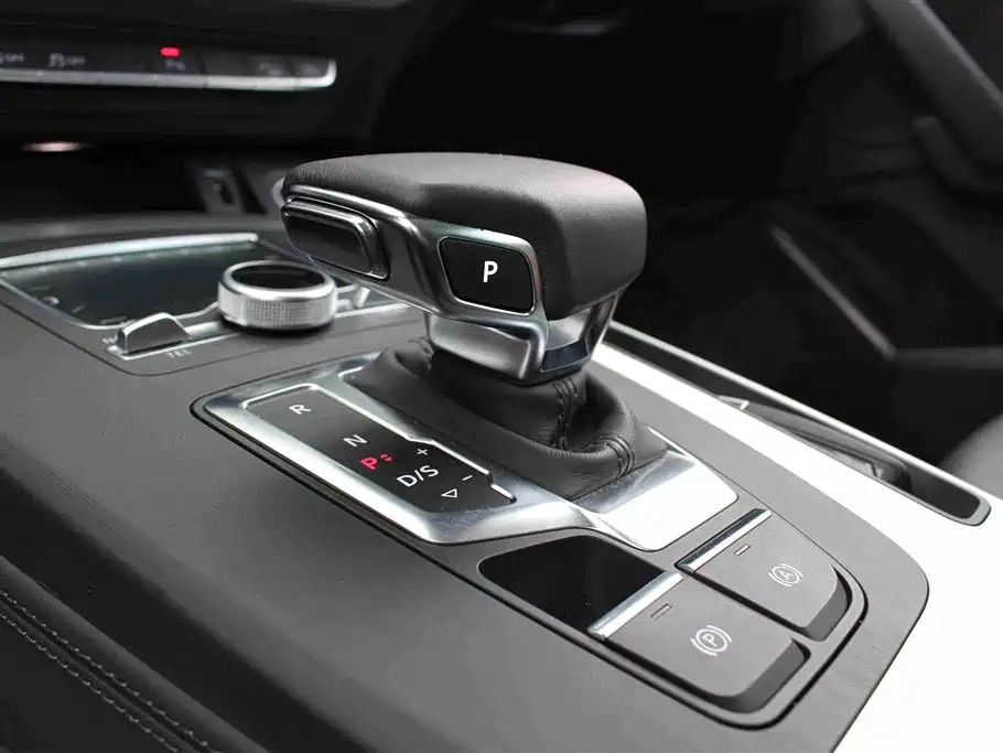 Audi Q5L 2020 — фото 8