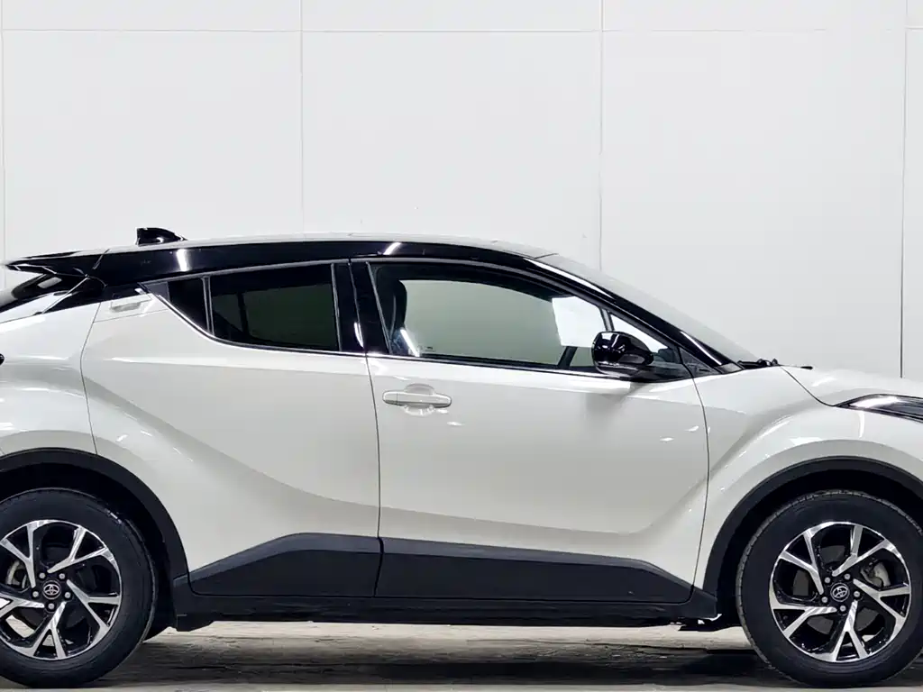 Toyota C-HR 2019 — фото 8