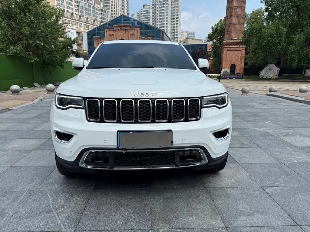 Jeep Grand Cherokee 2022 — фото 2