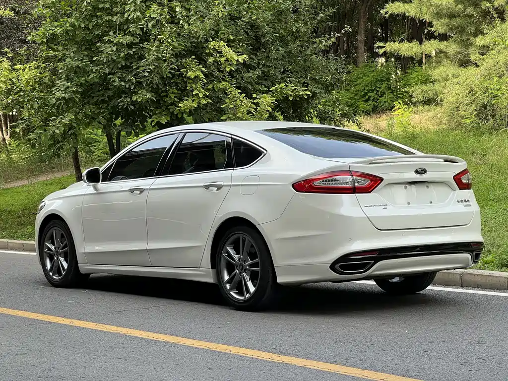 Ford Mondeo 2016 — фото 8