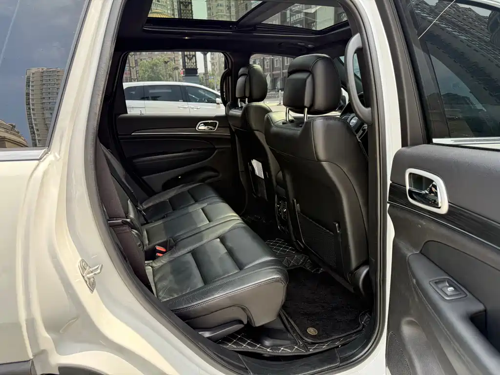 Jeep Grand Cherokee 2022 — фото 20