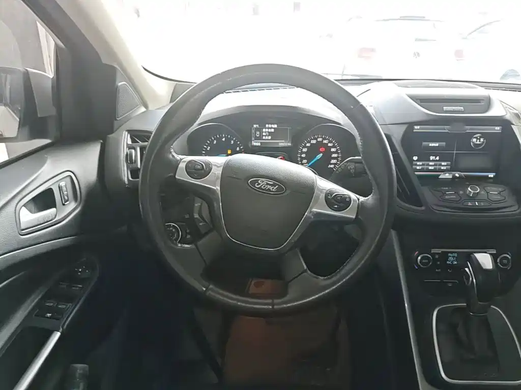 Ford Kuga 2015 — фото 11