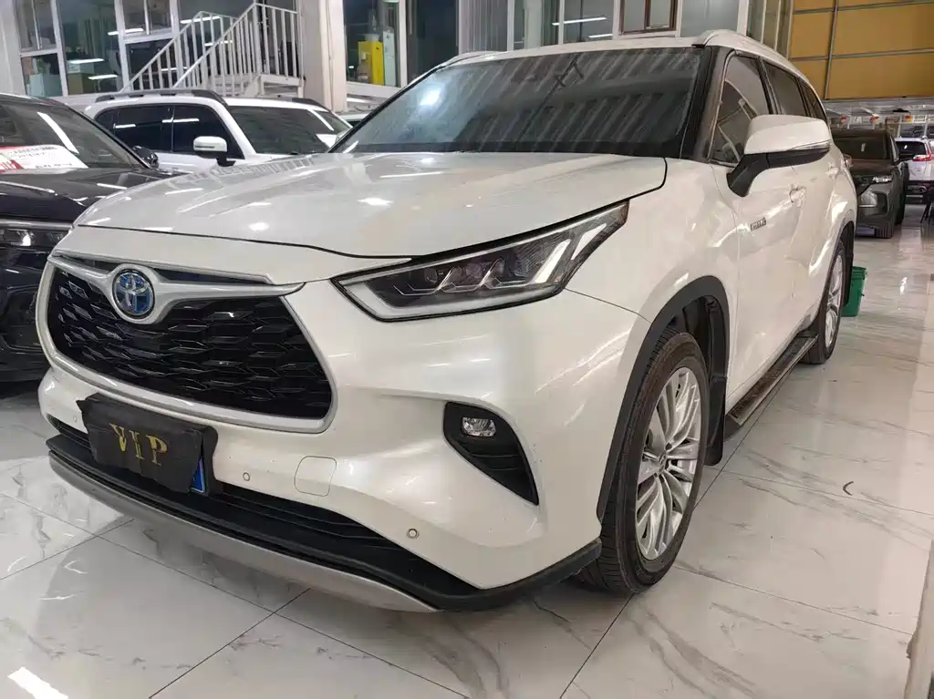 Toyota Highlander 2021 — фото 1