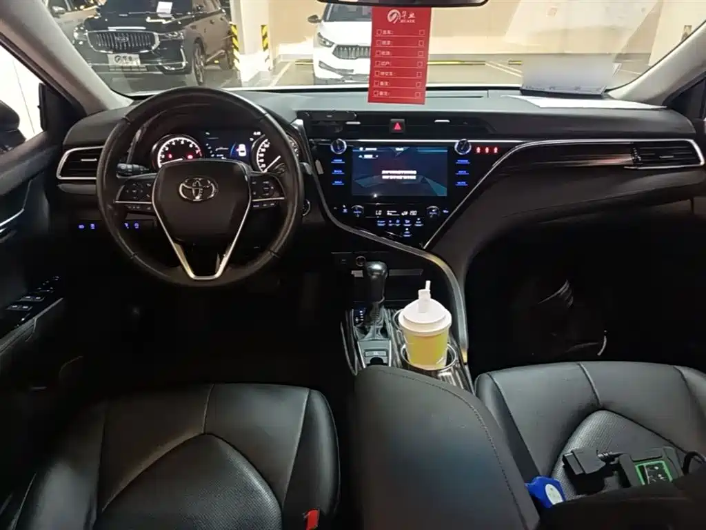 Toyota Camry 2021 — фото 7