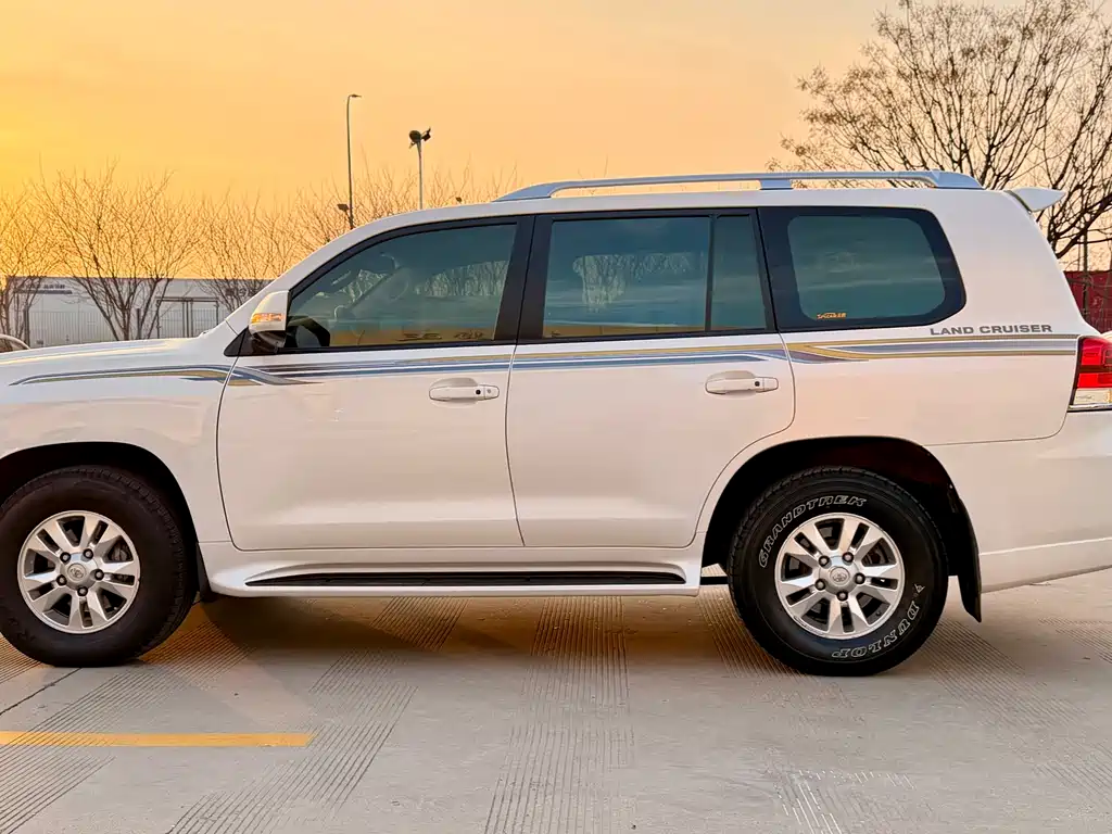 Toyota Land Cruiser 2014 — фото 10