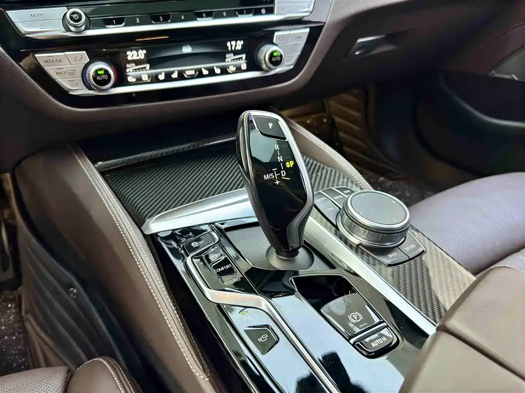 BMW 5 Series 2022 — фото 17