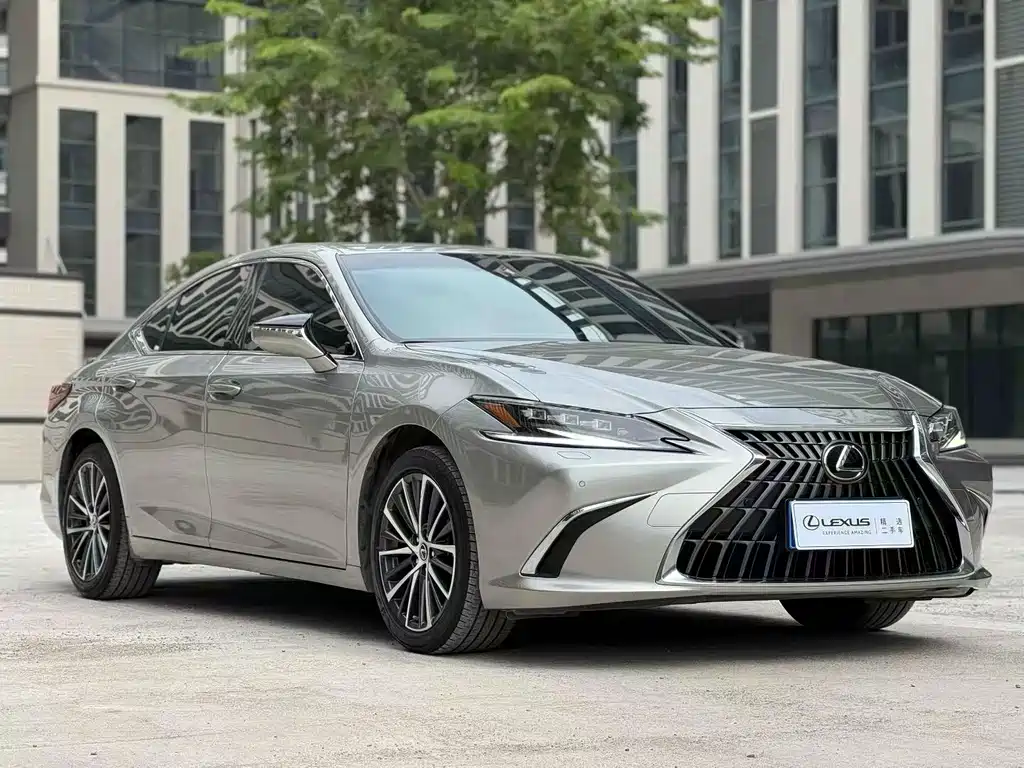 Lexus ES 2024