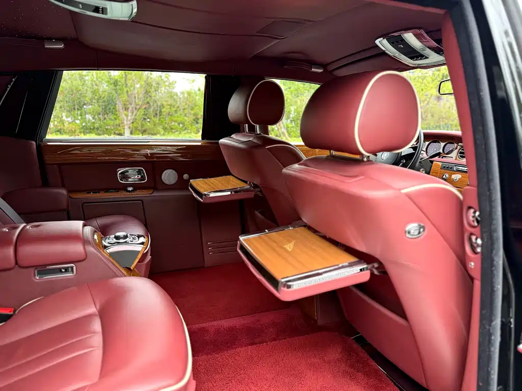 Rolls-Royce Phantom 2015 — фото 23