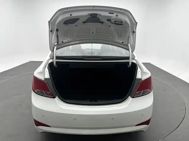 Hyundai Verna 2015 — фото 10