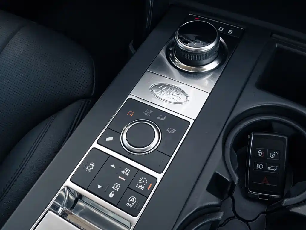 Land Rover Discovery 2018 — фото 12