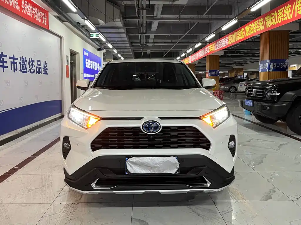 Toyota RAV4 2021 — фото 1
