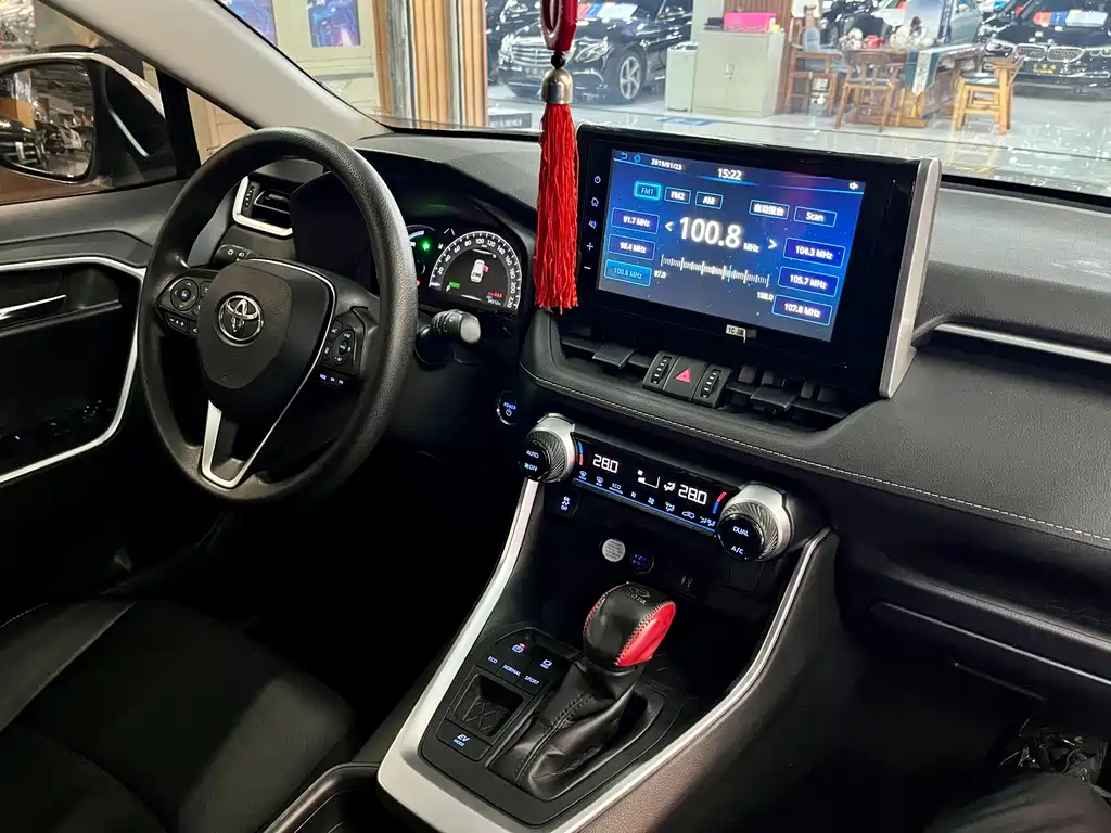 Toyota RAV4 2021 — фото 15