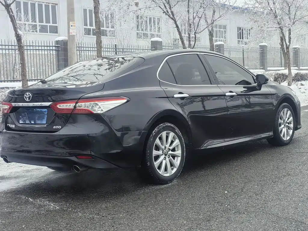 Toyota Camry 2019 — фото 9