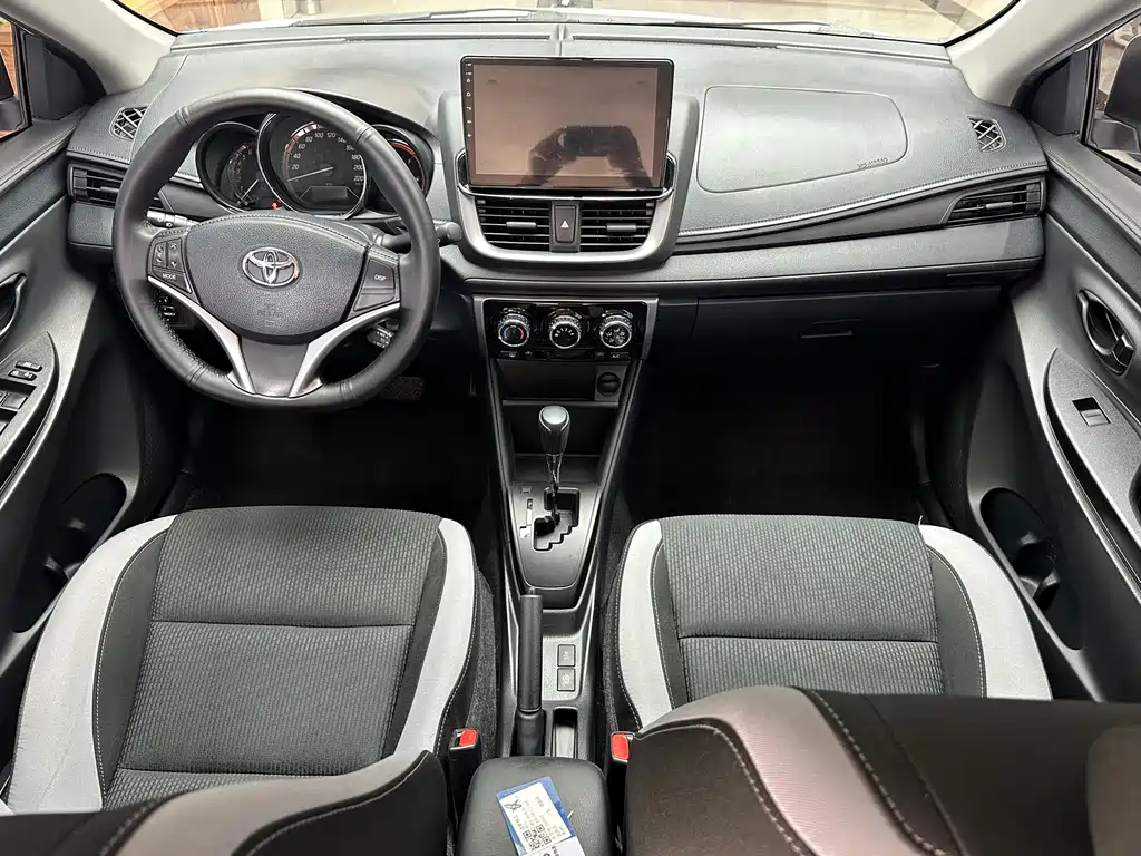 Toyota Yaris L 2022 — фото 11