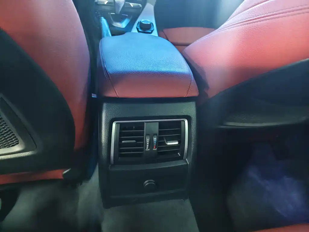 BMW 3 Series 2019 — фото 11