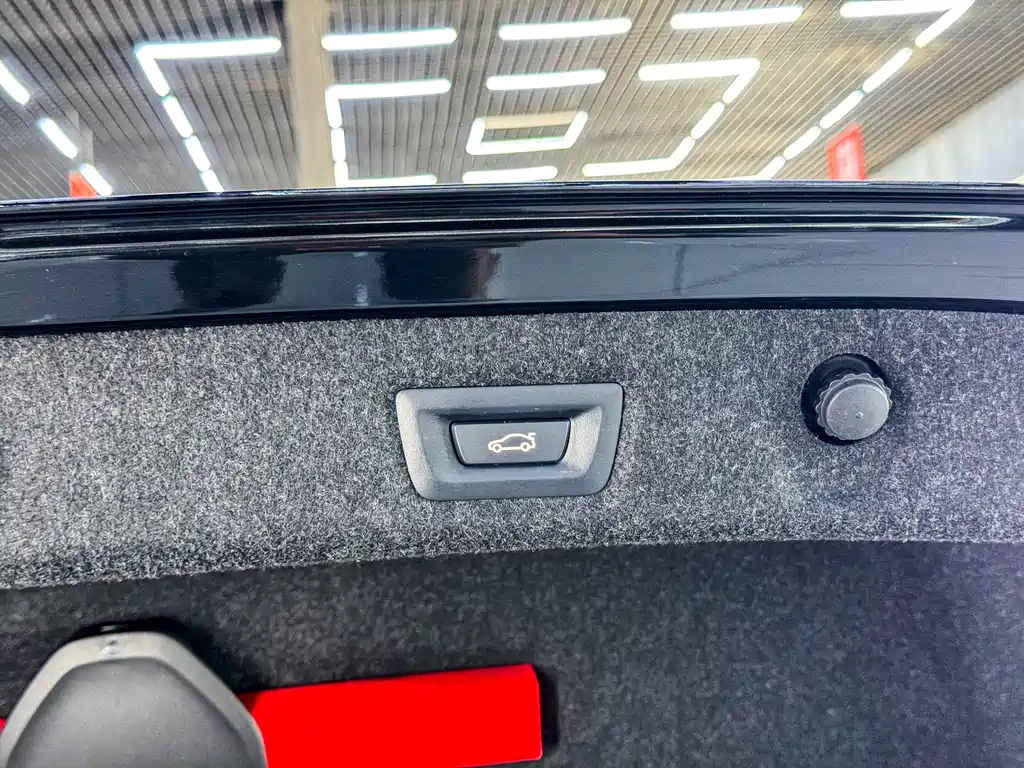 BMW 5 Series 2019 — фото 18