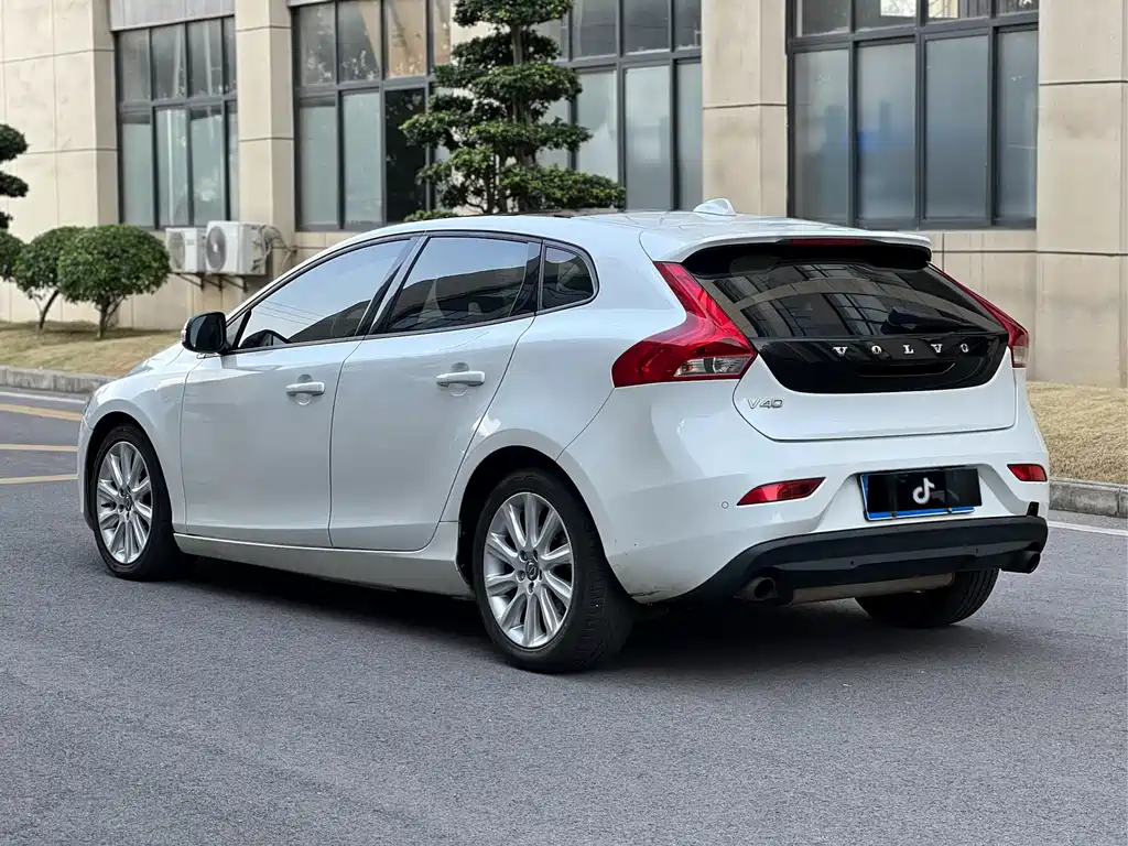 Volvo V40 2014 — фото 14