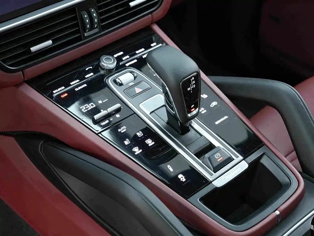 Porsche Cayenne Hybrid 2023 — фото 11