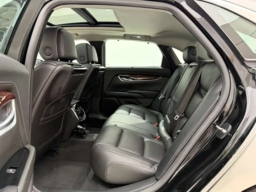 Cadillac XTS 2015 — фото 17