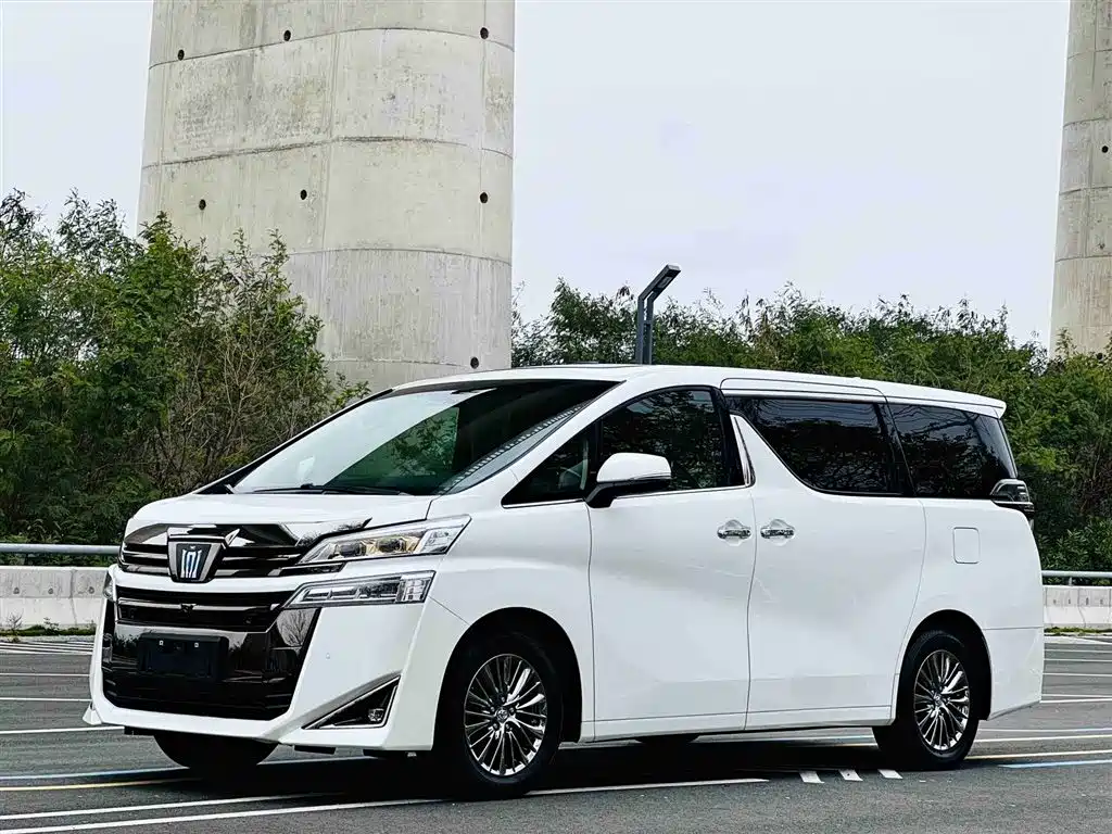 Toyota Vellfire 2023 — фото 1