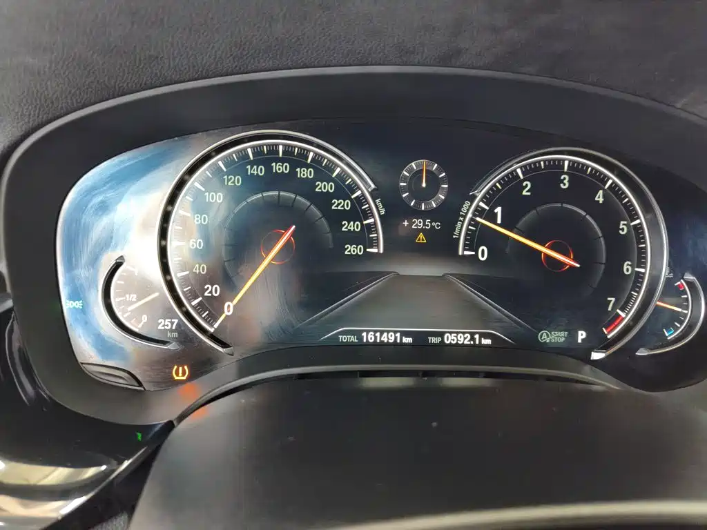BMW 5 Series 2018 — фото 12