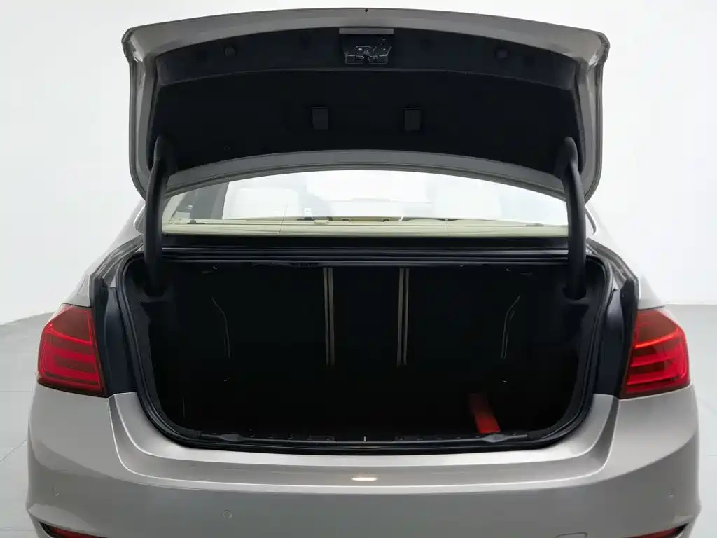 BMW 3 Series 2015 — фото 16