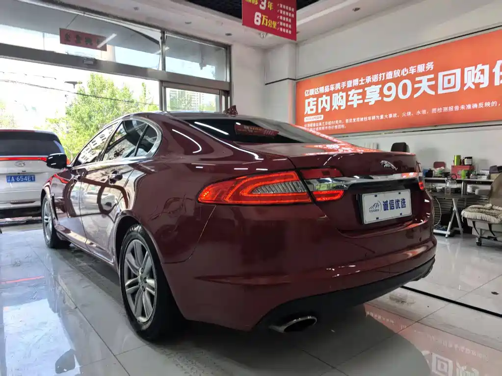 Jaguar XF 2013 — фото 12