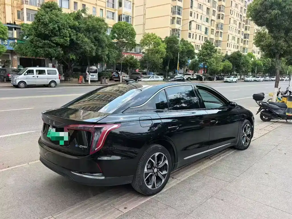 Hongqi E-QM5 2023 — фото 12