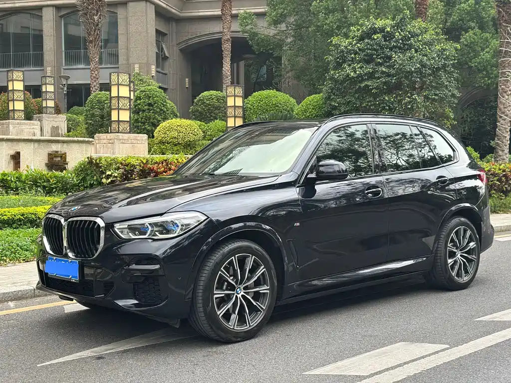 BMW X5 2022 — фото 1