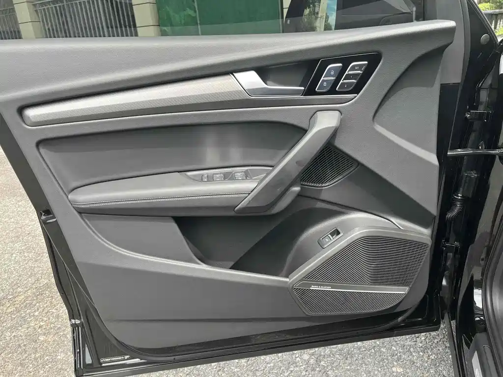 Audi Q5L 2023 — фото 10