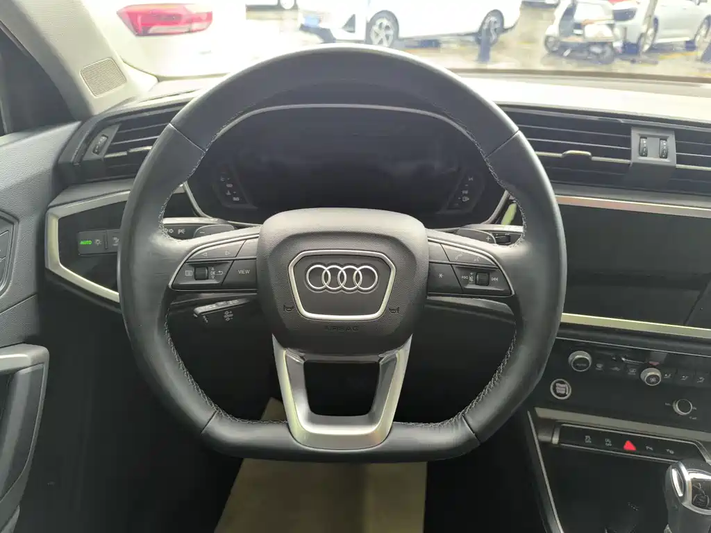 Audi Q3 2023 — фото 16