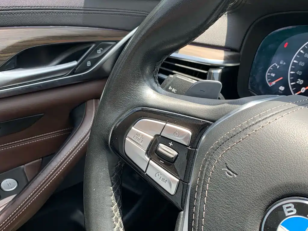 BMW 5 Series 2019 — фото 23