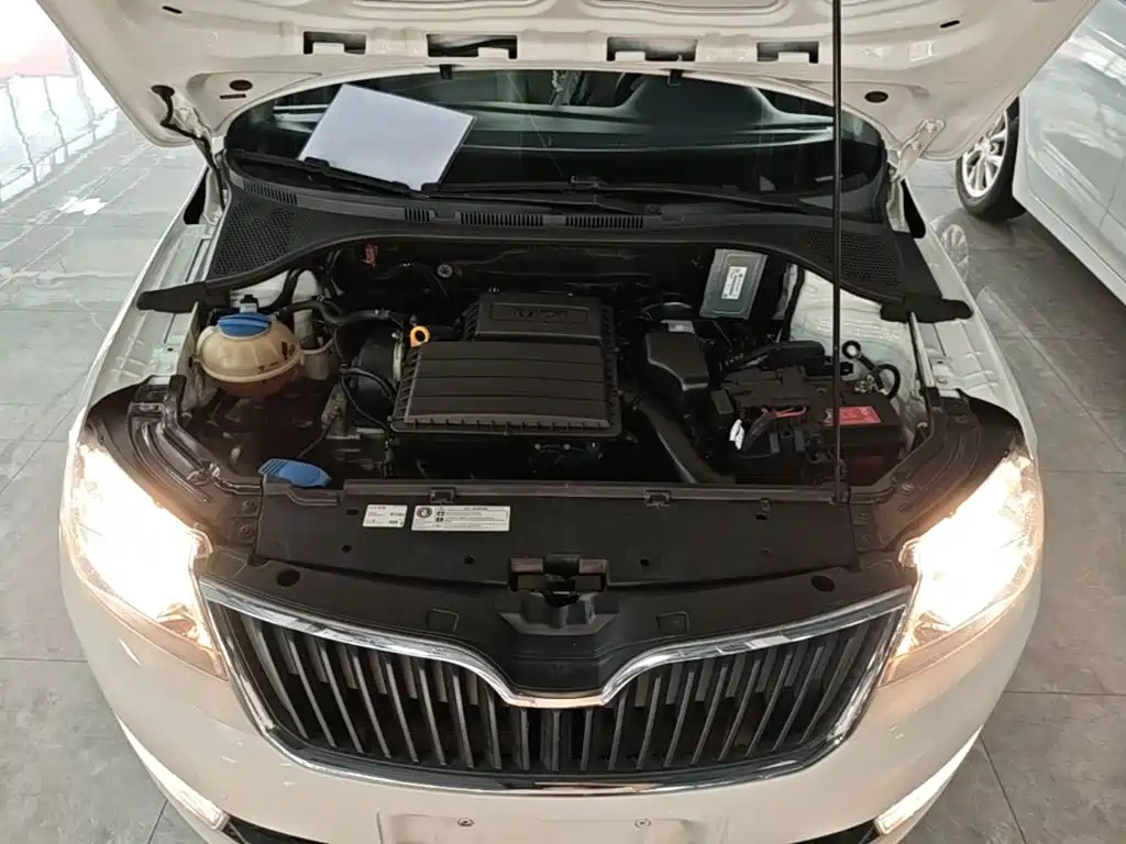 Skoda Rapid 2015 — фото 20