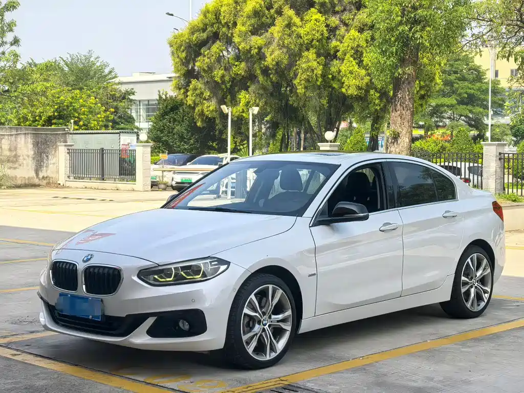 BMW 1 Series 2018 — фото 1