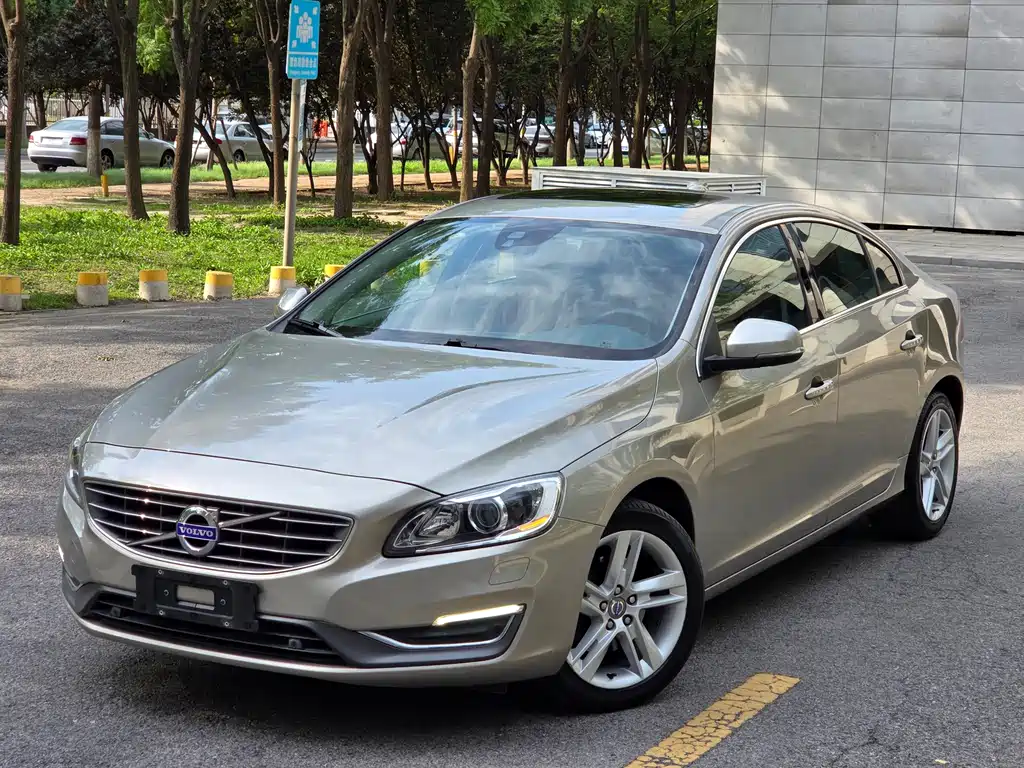 Volvo S60 2015 — фото 10