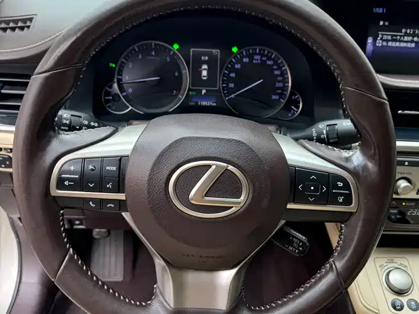 Lexus ES 2017