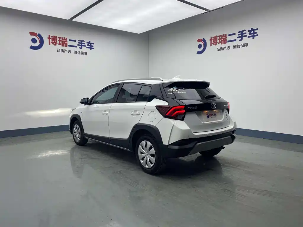 Toyota Yaris L 2022 — фото 5