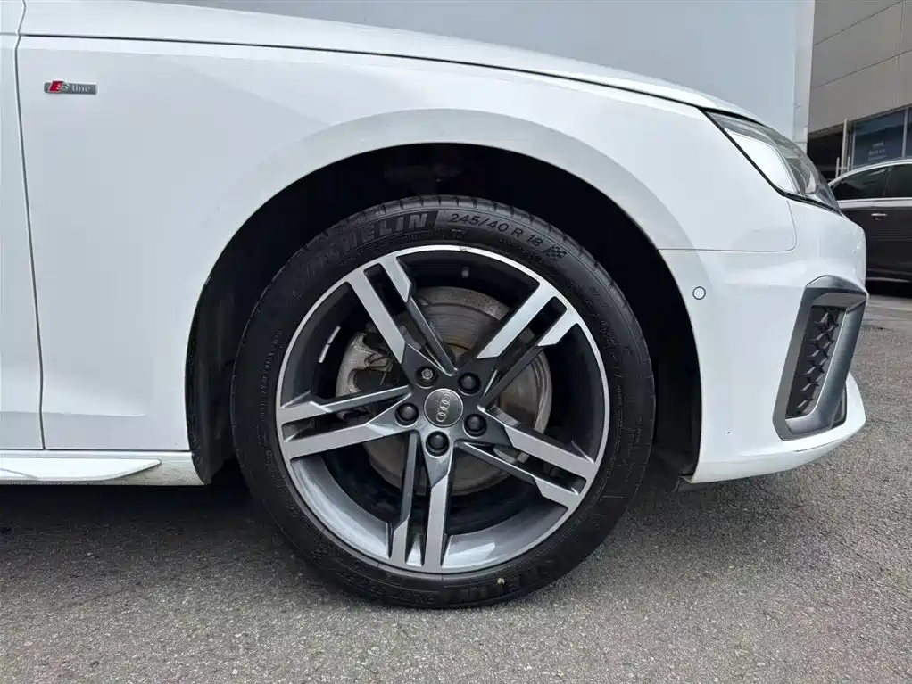 Audi A4L 2020 — фото 17