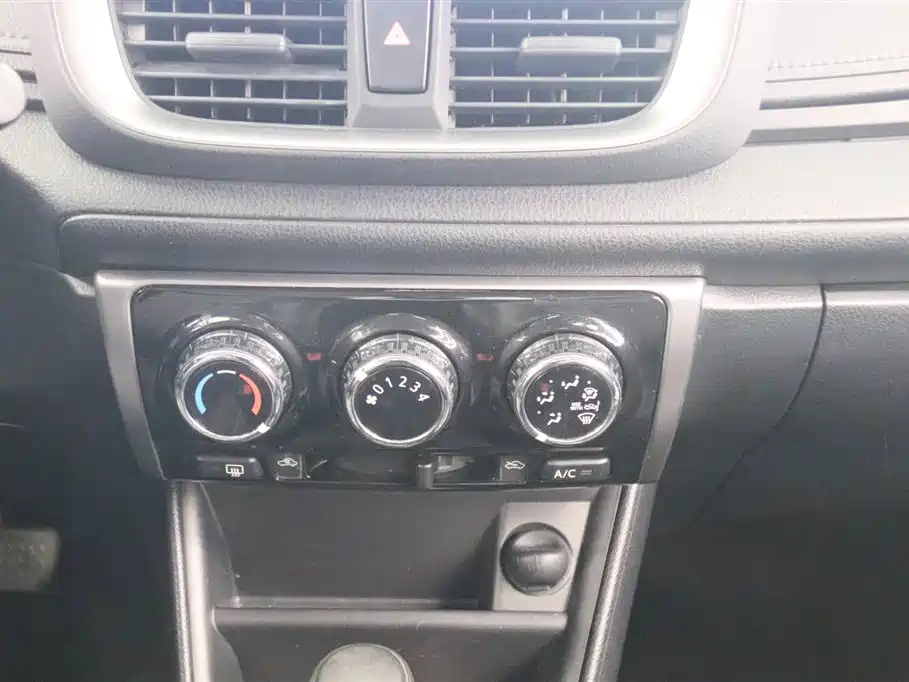 Toyota Yaris L 2020 — фото 8