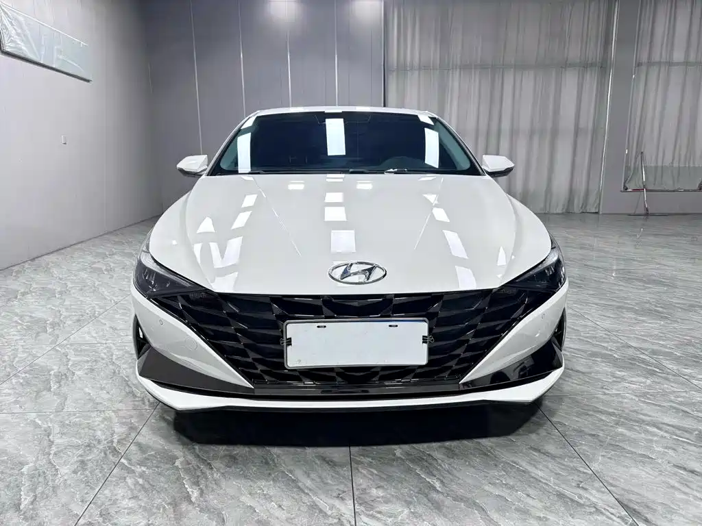 Hyundai Elantra 2023